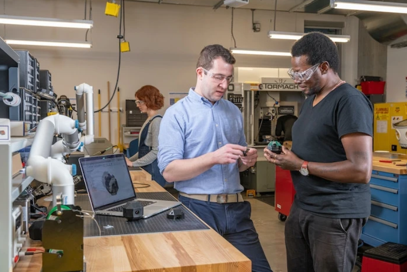What does a cloud collaboration engineer do?